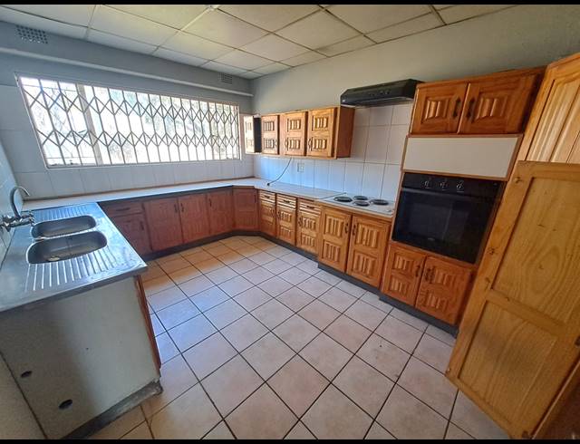 3 BEDROOM HOUSE TO LET IN ARCON PARK